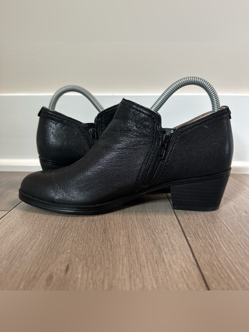 Naturalizer Zarie Womens Size 7.5 W Black Leather Ankle Booties Zip-Up Boots - Picture 9 of 12
